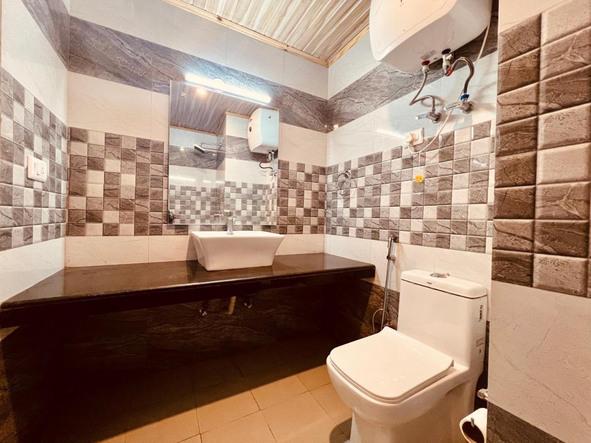 Hotel Lemoon Tree Manāli Екстериор снимка